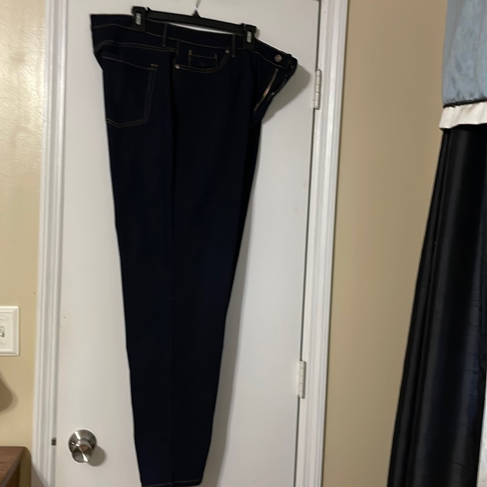 Size 18, Gloria Vanderbilt Amanda dark blue stretch jeans, new condition.